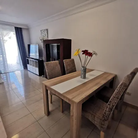 Relax And Enjoy In Tenerife Sud! Casa vacanze